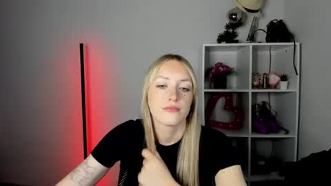 Snapshot of evelynblond chatting on July 2026 12:55:01 PM evelynblond online show from July 2026 12:55:01 PM