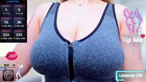 Snapshot of evelyne_rose chatting on July 2026 05:33:02 AM evelyne_rose online show from July 2026 05:33:02 AM