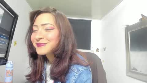 Evelyne online show from September 2025 01:11:01 AM