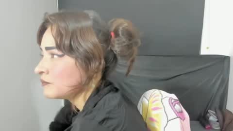 Evelyne online show from April 2026 01:38:01 AM