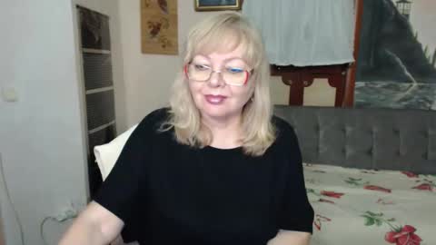 Snapshot of evelynloveshy chatting on February 2026 09:42:01 PM BarbaraBlondy online show from February 2026 09:42:01 PM