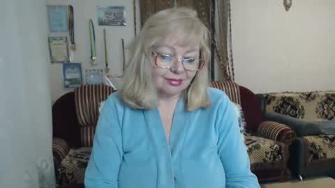Snapshot of evelynloveshy chatting on February 2026 06:20:02 PM BarbaraBlondy online show from February 2026 06:20:02 PM
