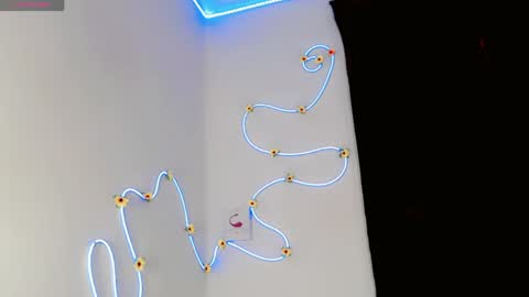 everlin_01 online show from May 2026 07:29:01 PM