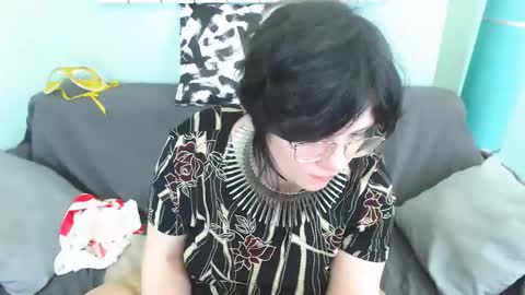 Everly online show from March 2025 10:52:01 AM