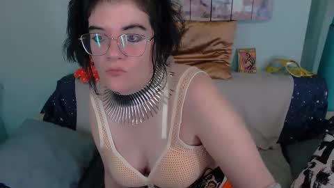 Everly online show from November 2025 08:54:01 PM