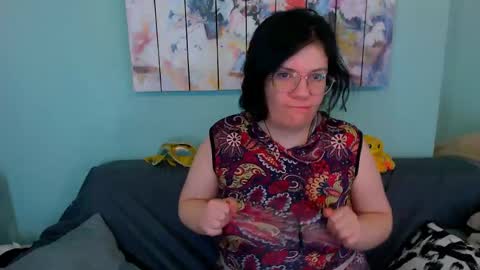Snapshot of everly_rays chatting on May 2026 10:47:01 AM Everly online show from May 2026 10:47:01 AM