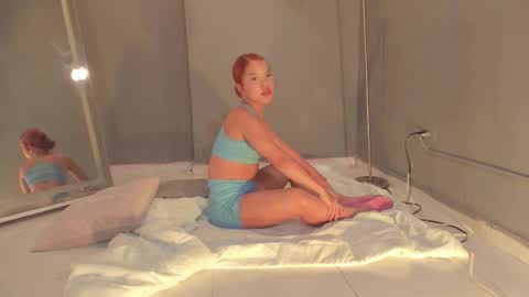 Sophia online show from September 2025 07:58:02 PM