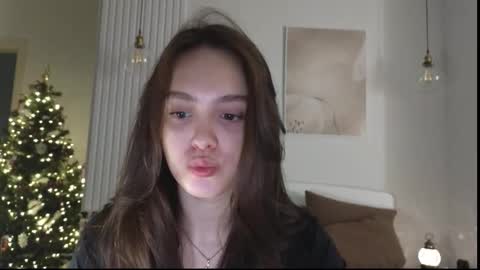 evi_woow online show from December 2025 09:00:02 PM