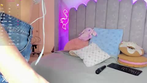 My name is Evie  nice to meet you  really get to know me better private is open  online show from November 2025 09:42:02 PM