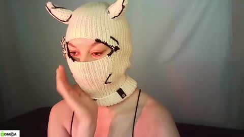 Snapshot of evie_muna chatting on May 2026 02:28:01 AM Renesme White Im here from Monday to Friday online show from May 2026 02:28:01 AM