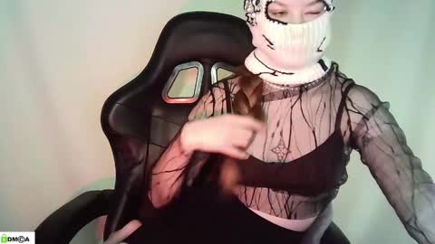 Snapshot of evie_muna chatting on May 2026 03:46:02 AM Renesme White Im here from Monday to Friday online show from May 2026 03:46:02 AM