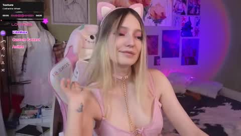 Evie online show from February 2025 04:26:02 AM