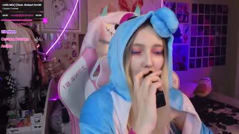 Evie online show from March 2025 08:22:01 PM