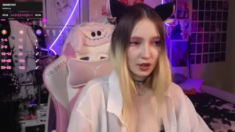 Evie online show from March 2025 07:59:02 PM