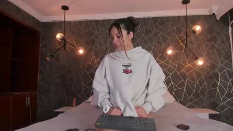 EVOLETTE ANGELS online show from September 2025 09:27:01 PM