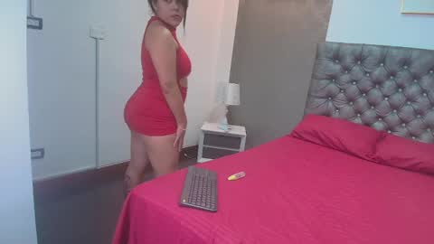 evonnymuse online show from April 2026 01:47:01 PM