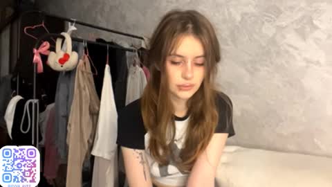 evva_avve_ online show from November 2025 01:00:01 PM