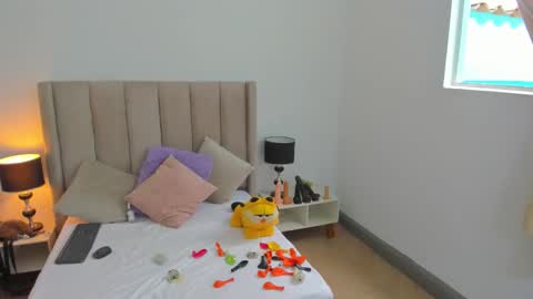 evvaa_moon online show from October 2025 01:20:01 PM