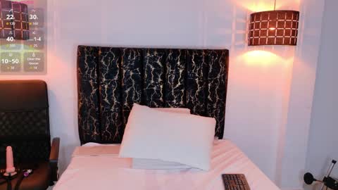 evvaa_moon online show from April 2026 12:43:02 PM