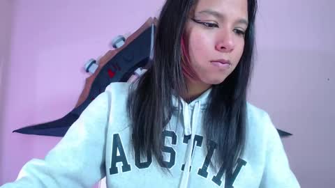 Im Evy online show from October 2025 03:07:01 PM