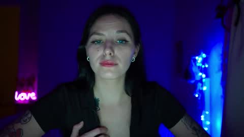 ewelynscott online show from December 2025 04:47:01 PM