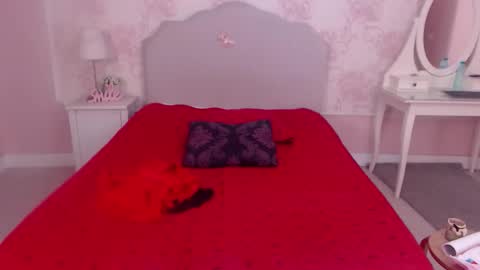 Alana online show from November 2025 08:46:02 PM