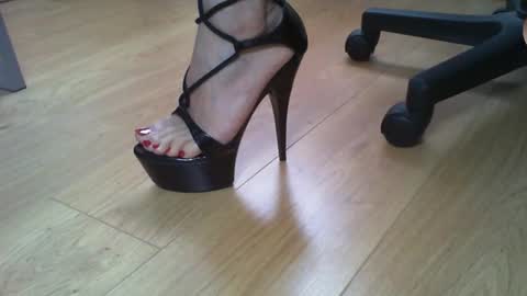 Elise online show from October 2025 01:23:02 PM