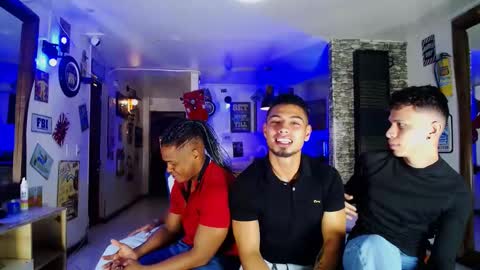 extrangers online show from December 2024 12:11:02 PM