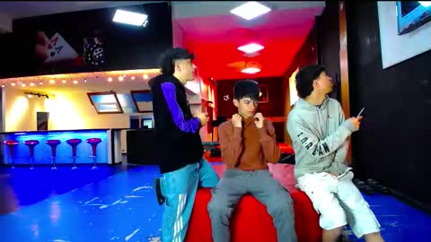 extrangers online show from October 2025 12:04:02 PM