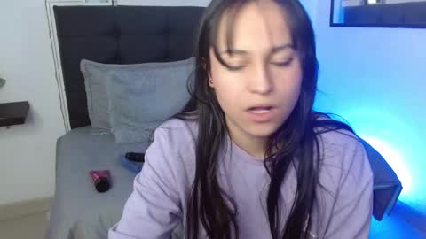 eymmy_24 online show from September 2025 12:38:01 PM