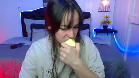 eymmy_24 online show from October 2025 02:56:01 AM