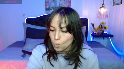 eymmy_24 online show from October 2025 02:33:01 AM