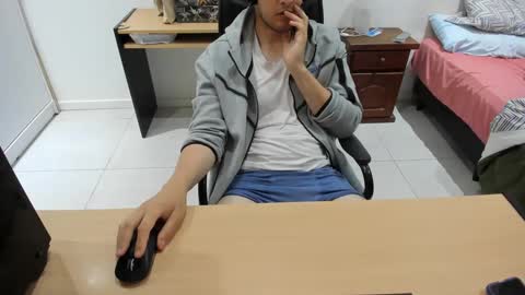 Snapshot of ezzeq chatting on October 2025 01:08:02 PM Ezzeq online show from October 2025 01:08:02 PM