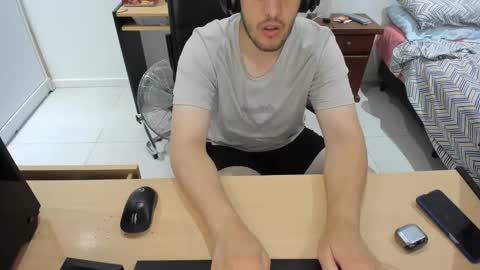 Snapshot of ezzeq chatting on November 2025 11:32:02 PM Ezzeq online show from November 2025 11:32:02 PM