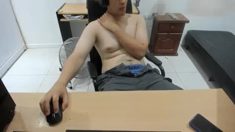 Snapshot of ezzeq chatting on January 2026 05:18:01 PM Ezzeq online show from January 2026 05:18:01 PM