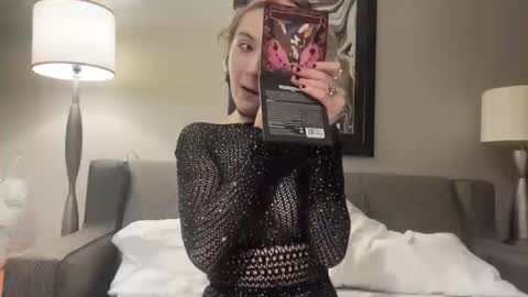 Fae online show from October 2025 10:47:01 AM