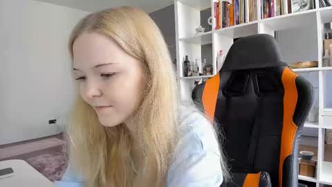 fairy_casey online show from September 2025 01:11:02 PM