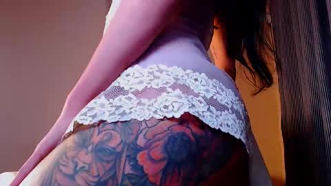 Elli  online show from September 2025 12:43:01 AM