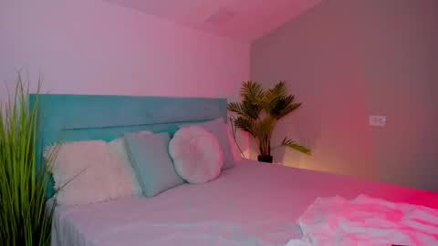 Lana online show from November 2025 12:11:02 AM