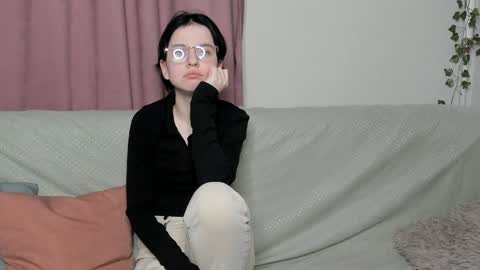 Snapshot of fannyharber chatting on December 2024 11:00:01 AM Mia online show from December 2024 11:00:01 AM