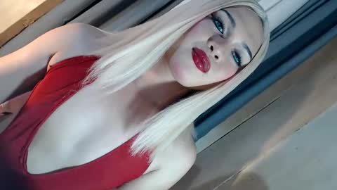 DANIELLA - DONT FORGET TO GIVE ME A THUMBSU UP online show from December 2025 12:14:01 PM