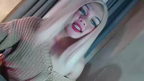 DANIELLA - DONT FORGET TO GIVE ME A THUMBSU UP online show from February 2026 05:39:02 AM