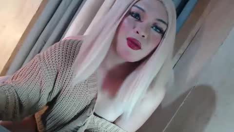 DANIELLA - DONT FORGET TO GIVE ME A THUMBSU UP online show from May 2026 11:55:01 PM