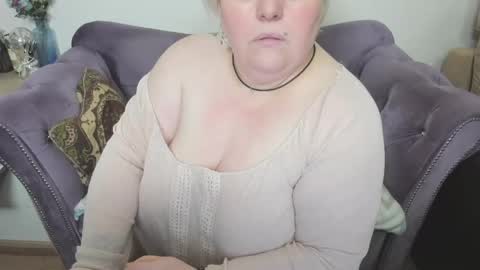 Snapshot of fashiona chatting on May 2026 10:48:01 PM fashiona online show from May 2026 10:48:01 PM