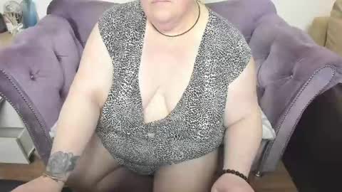 Snapshot of fashiona chatting on May 2026 11:00:01 PM fashiona online show from May 2026 11:00:01 PM