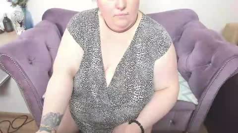 Snapshot of fashiona chatting on May 2026 12:12:01 PM fashiona online show from May 2026 12:12:01 PM
