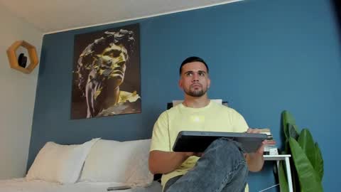 M A T  T E O online show from December 2024 11:11:01 PM