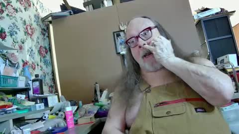 Fred. online show from January 2025 06:52:01 PM