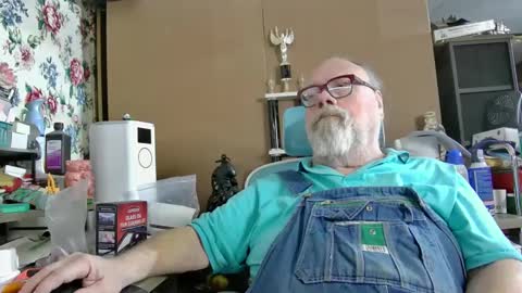 Fred. online show from February 2025 05:26:02 AM