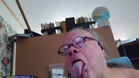 Fred. online show from September 2025 08:41:01 PM